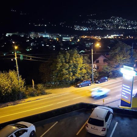 Sleep And Drive Cosy Apartment Сараево Екстериор снимка